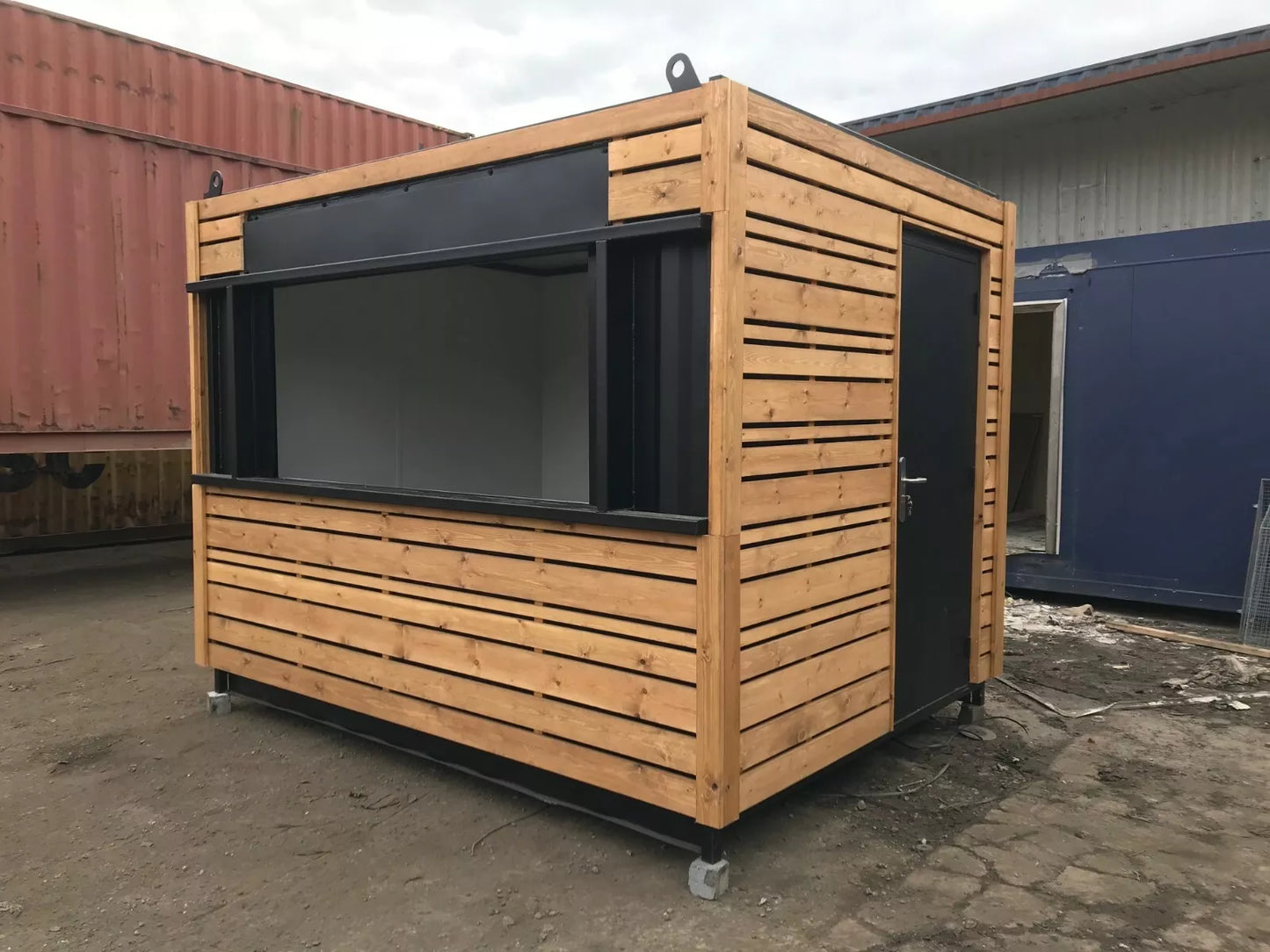 Professioneller Barcontainer 10 × 8 Fuß mit Holzverkleidung