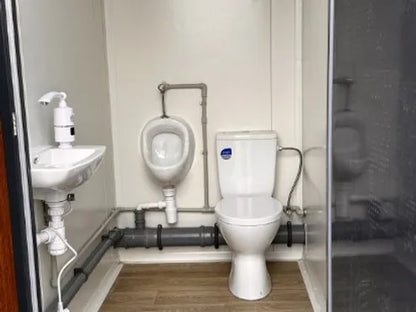 Pavillon-Sanitärcontainer 3,76 × 1,76 m mit 3 separaten WC-Kabinen