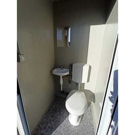 Sanitärcontainer S1 1,18 × 1,18 m mit WC und Waschbecken