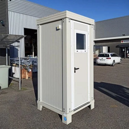 Sanitärcontainer S1 1,18 × 1,18 m mit WC und Waschbecken
