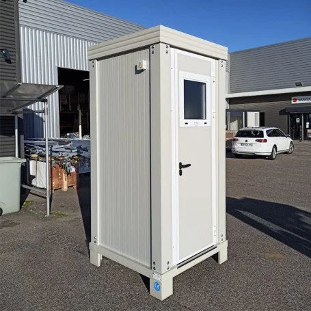 Sanitärcontainer S1 1,18 × 1,18 m mit WC und Waschbecken