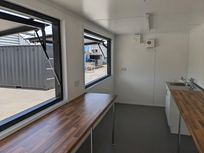 Professioneller 20-Fuß-Barcontainer mit zwei hochklappbaren Verkaufsklappen