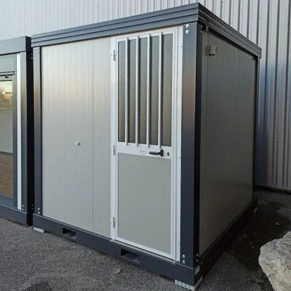 SDU-Sanitäreinheit 2,30 × 2,42 m mit WC, Dusche, Waschbecken und Urinal