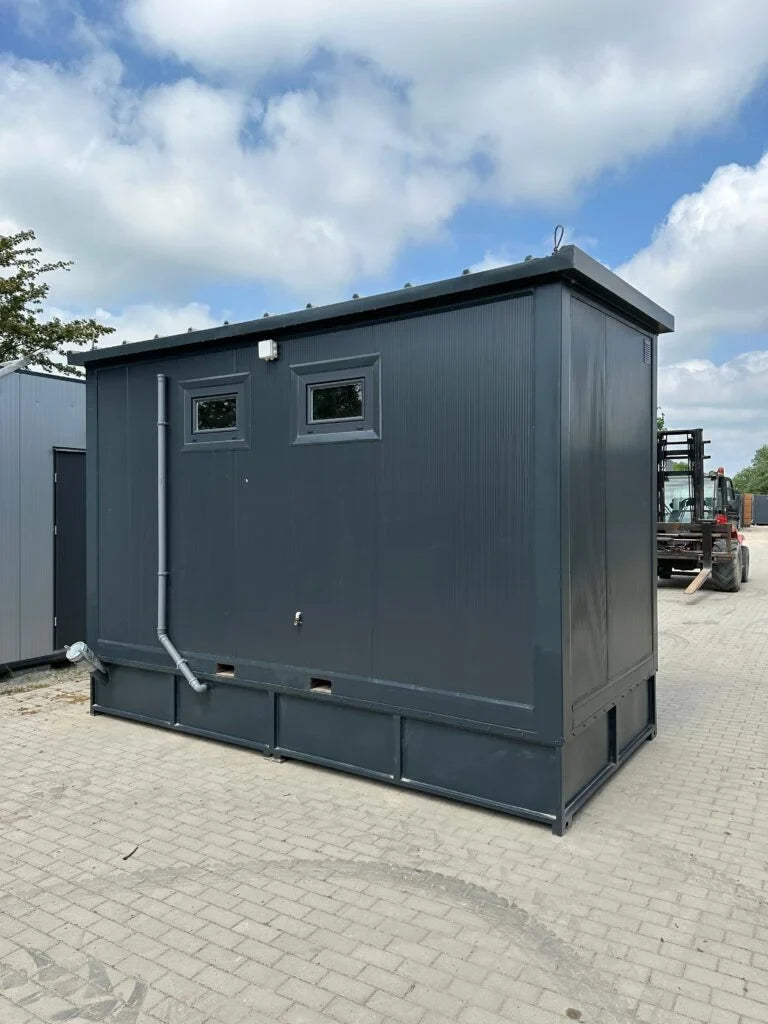 Sanitärcontainer 4,00 × 2,00 m mit 2 Duschen, WC und Abwassertank