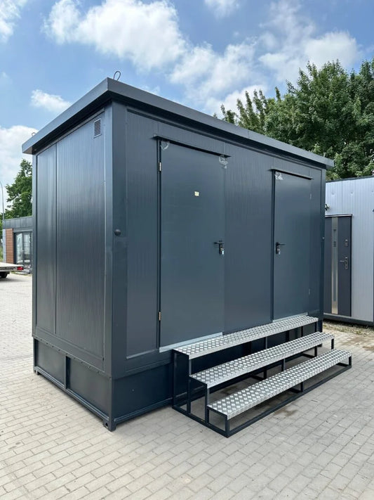 Sanitärcontainer 4,00 × 2,00 m mit 2 Duschen, WC und Abwassertank