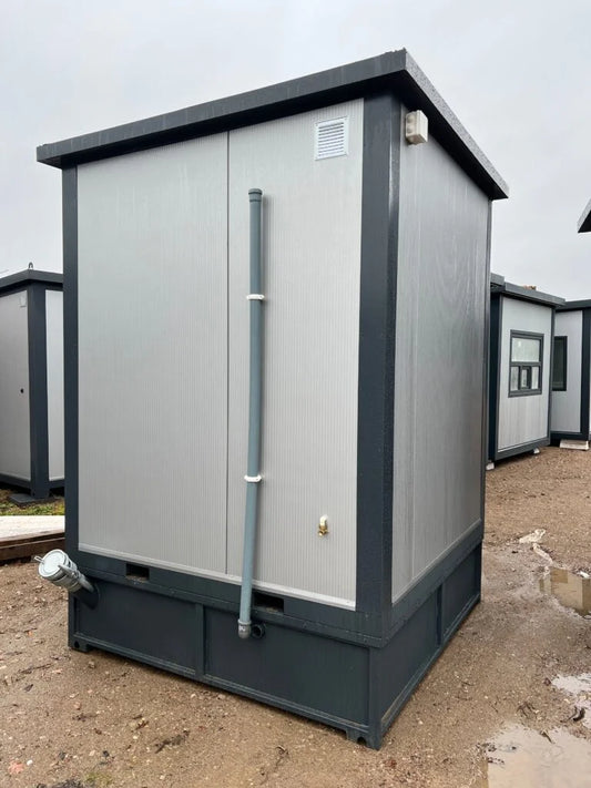 Sanitärcontainer 2,00 × 2,00 m mit WC, Dusche und Abwassertank