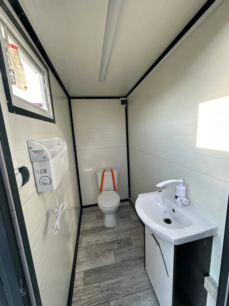 Sanitärcontainer 2,00 × 1,15 m mit WC, Waschbecken, Heizung und Warmwasser