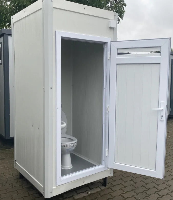 Kompakter Sanitärcontainer 1,20 × 1,15 m mit WC, Waschbecken und Elektroinstallation
