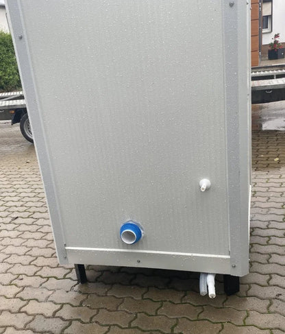 Kompakter Sanitärcontainer 1,20 × 1,15 m mit WC, Waschbecken und Elektroinstallation