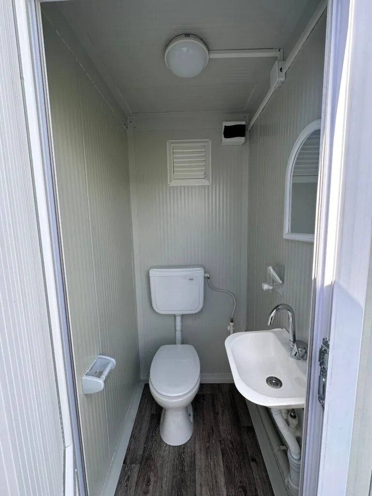 Doppel-Sanitärcontainer 2,20 × 1,30 m mit 2 WCs und 2 Waschbecken