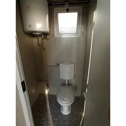 SDU-Sanitäreinheit 2,30 × 2,42 m mit WC, Dusche, Waschbecken und Urinal