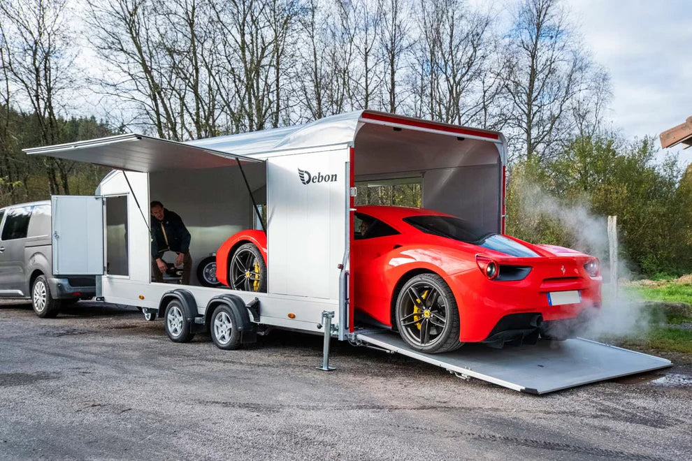 Debon Roadster 2000 geschlossener Autotransporter – 3.500 kg – Pullman-2-Fahrwerk