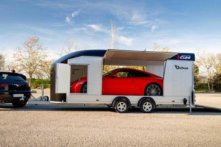 Debon Roadster 2000 geschlossener Autotransporter – 3.500 kg – Pullman-2-Fahrwerk