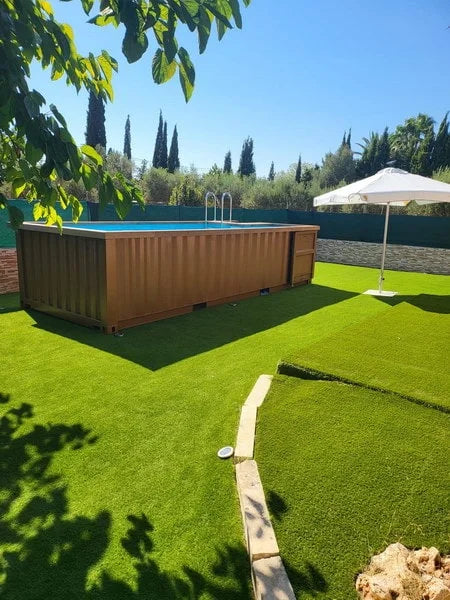 Premium-Containerpool 4,2 × 2,5 m – mit zwei Edelstahlleitern