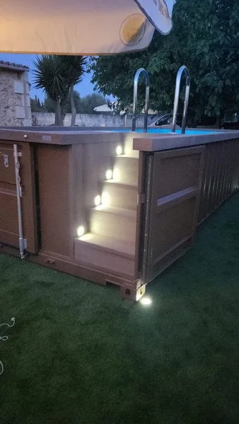 Premium-Containerpool 4,2 × 2,5 m – mit zwei Edelstahlleitern