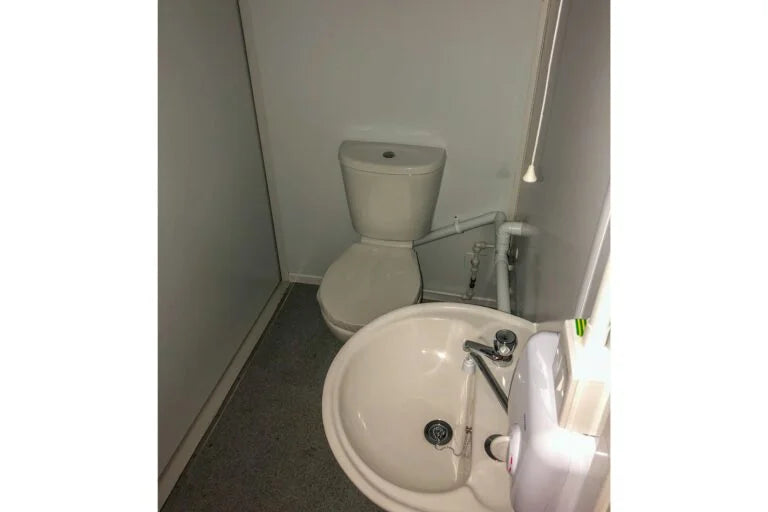 Bürocontainer aus Seecontainer 6 × 3 Meter – 18 m²