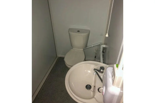 Bürocontainer aus Seecontainer 6 × 3 Meter – 18 m²