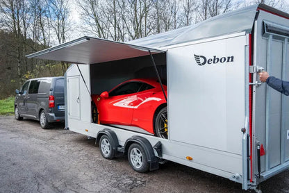 Debon Roadster 2000 geschlossener Autotransporter – 3.500 kg – Pullman-2-Fahrwerk