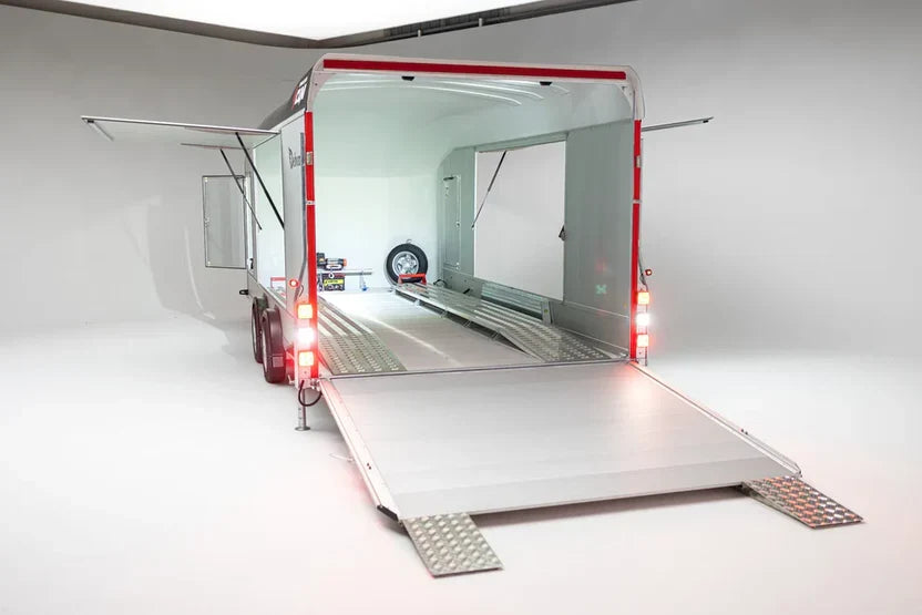 Debon Roadster 2000 geschlossener Autotransporter – 3.500 kg – Pullman-2-Fahrwerk
