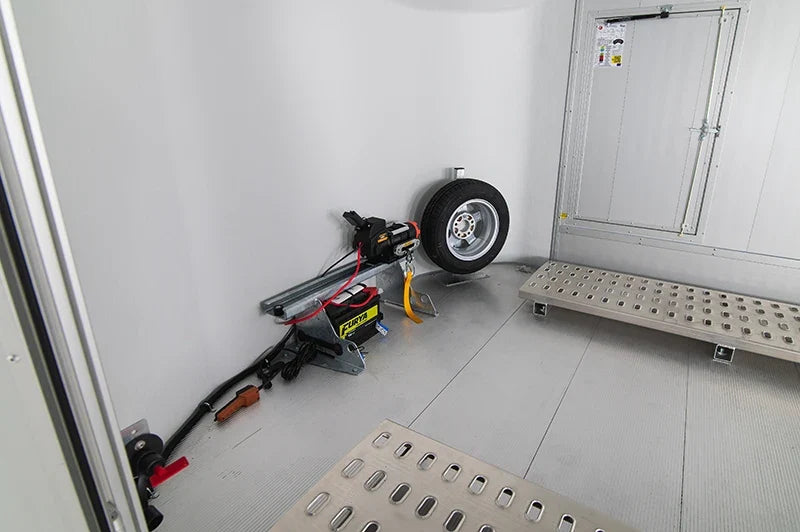 Debon Roadster 2000 geschlossener Autotransporter – 3.500 kg – Pullman-2-Fahrwerk
