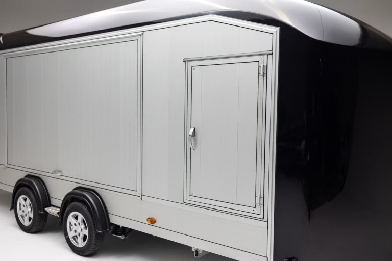 Debon Roadster 2000 geschlossener Autotransporter – 3.500 kg – Pullman-2-Fahrwerk