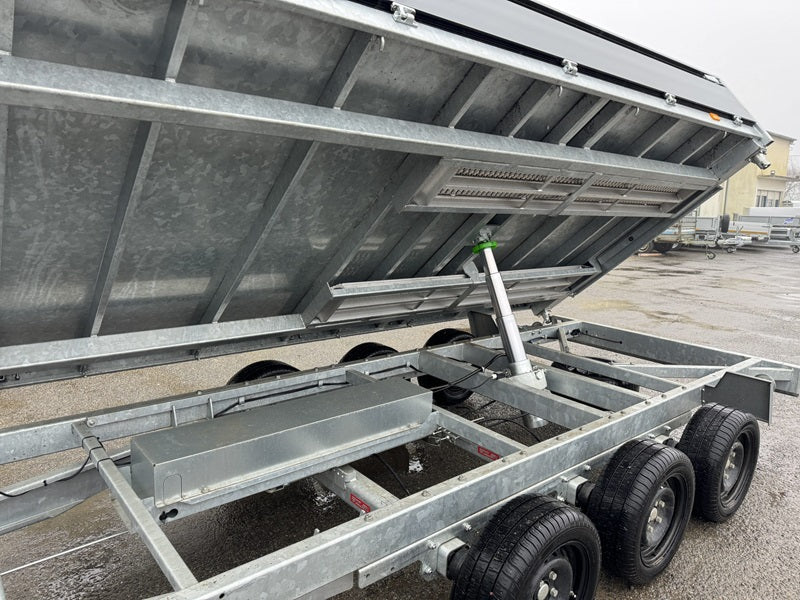 Henra Dreiseitenkipper 4 × 2 m – 3-Achser – 3.500 kg