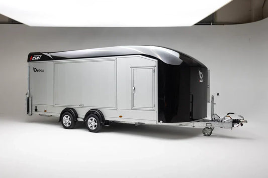 Debon Roadster 2000 geschlossener Autotransporter – 3.500 kg – Pullman-2-Fahrwerk