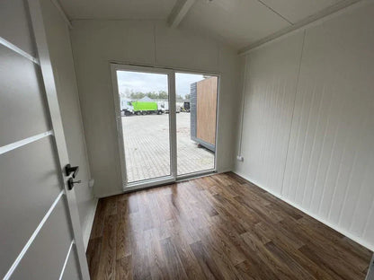 Wohn- und Bürocontainer 24 m² – 8 × 3 m – mit Bad und Küchenzeile